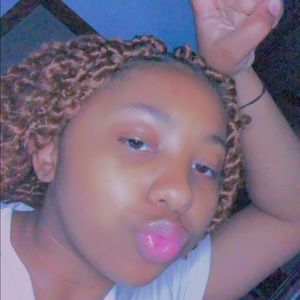 Meet your Posher, Melasia